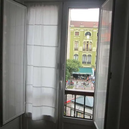 Plaza Reina Maria Cristina Apartment